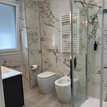 Rebecca's - Anzio, Sea View & Private Parking Apartment *