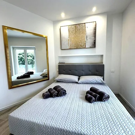 Rebecca's - Anzio, Sea View & Private Parking Apartment Anzio
