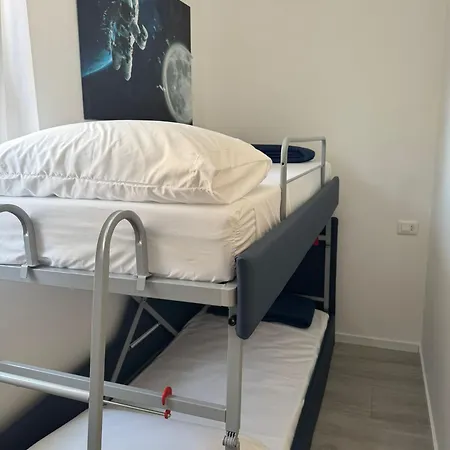 Rebecca's - Anzio, Sea View & Private Parking Apartment Anzio