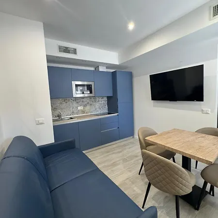 Rebecca's - Anzio, Sea View & Private Parking *